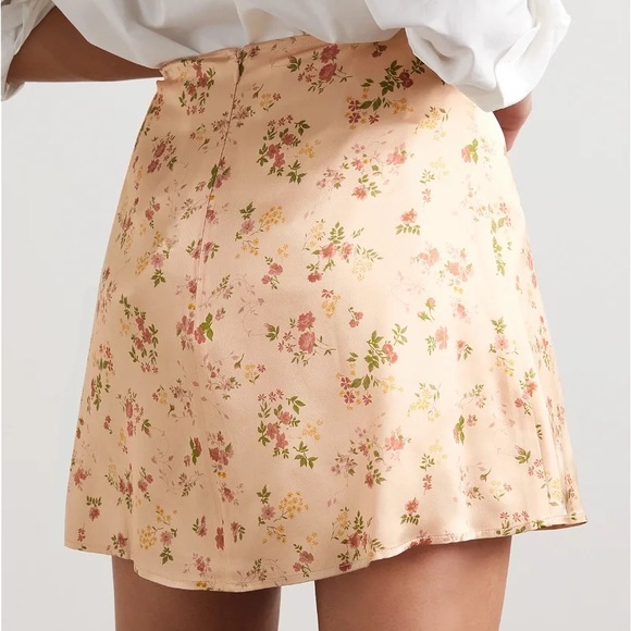 Reformation Benson Floral-Print Silk-Satin Mini Skirt in Vivian - Picture 4 of 9